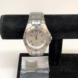 Design Fossil AM-4052 Silver-Tone Stainless Steel Analog Quartz Wristwatch