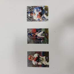 2.5 Pound Bundle of Assorted Sports Trading Cards alternative image