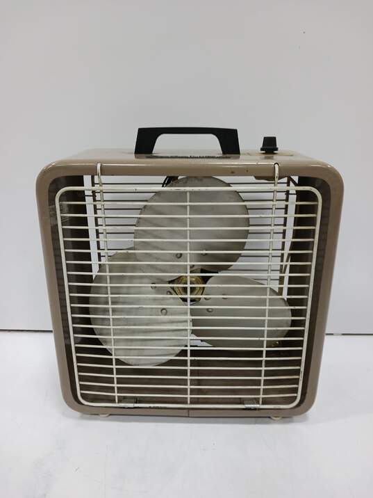 Vintage Catalina Wired Electric Portable Box Fan image number 1