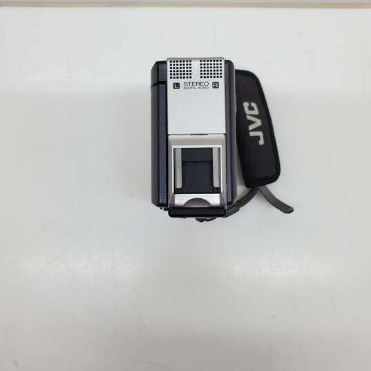 UNTESTED JVC GR-DVP3U Mini DV Compact Digital Camcorder image number 5