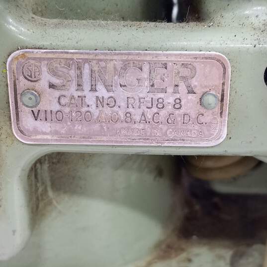 Vintage Green Singer Sewing Machine image number 6