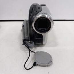 Sony DCR-DVD92 Handycam Camcorder w/ Accessories alternative image