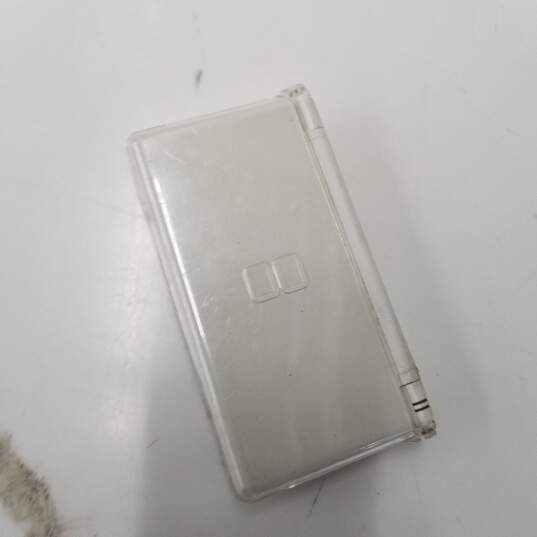 White Nintendo DS Lite image number 3