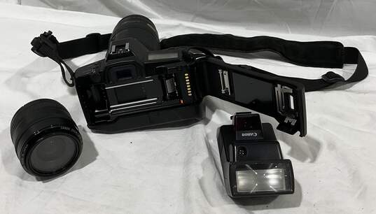 Canon EOS 650 Film Camera w/ Accessories image number 2