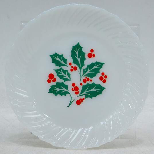 Vintage Termocrisa Crisa Christmas Holly Berry Milk Glass Salad Plates Set of 4 image number 2