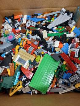 9lbs of Assorted LEGO Building Bricks