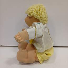 Vintage Cabbage Patch Kids Doll with Blue Eye & Yellow Hair alternative image