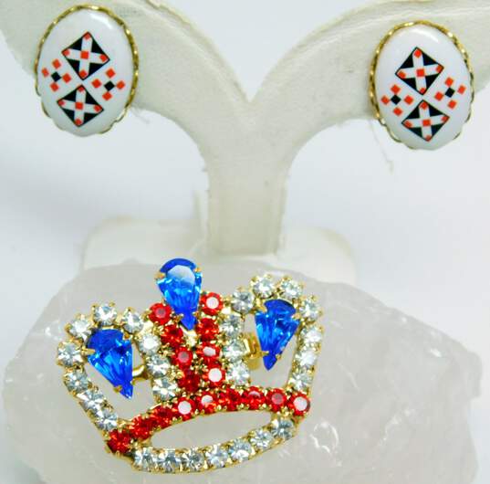 VNTG White Blue & Red Mid Century Jewelry image number 1