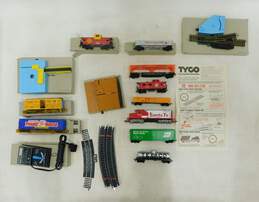 Tyco HO Scale Train Set w/ Power Pack & Accessories Lot