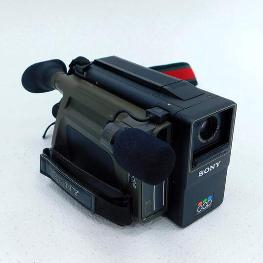 Sony CCD-M8u Video Camera Cassette Recorder w/ Case & Sealed Cassette image number 5