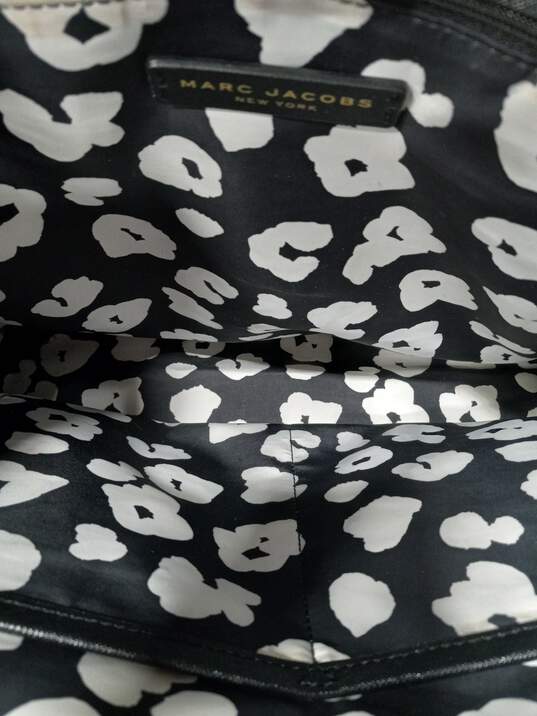 Marc Jacobs New York Black Tote Purse image number 8