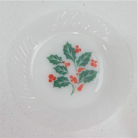 Vintage Termocrisa Crisa Christmas Holly Berry Milk Glass Salad Plates Set of 5 image number 2
