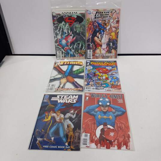 Bundle of Eighteen Assorted Comic Books image number 4