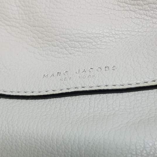 AUTHENTICATED Marc Jacobs Wellington Cream Shoulder Bag image number 3