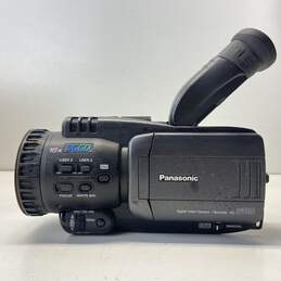 Panasonic AG-DVC30P 3CCD MiniDV Camcorder