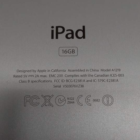 iPad First Gen 16 GB Model A1219 image number 3