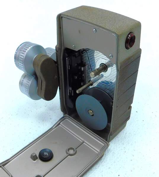 Vintage Bell & Howell 252 8mm Film Camera w/ Leather Case image number 9