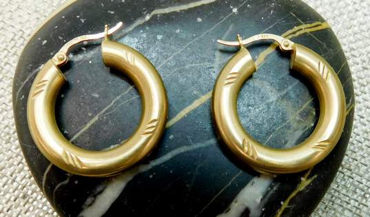14K Yellow Gold Etched Puffy Hoop Earrings 4.6g image number 2