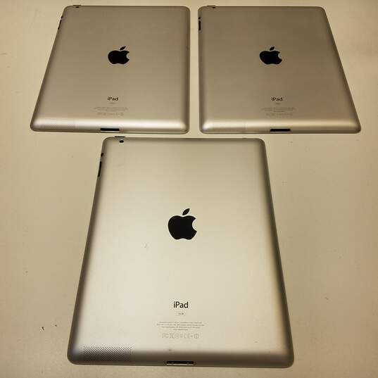 Apple iPad 2 (A1395) - LOCKED - Lot of 3 image number 9