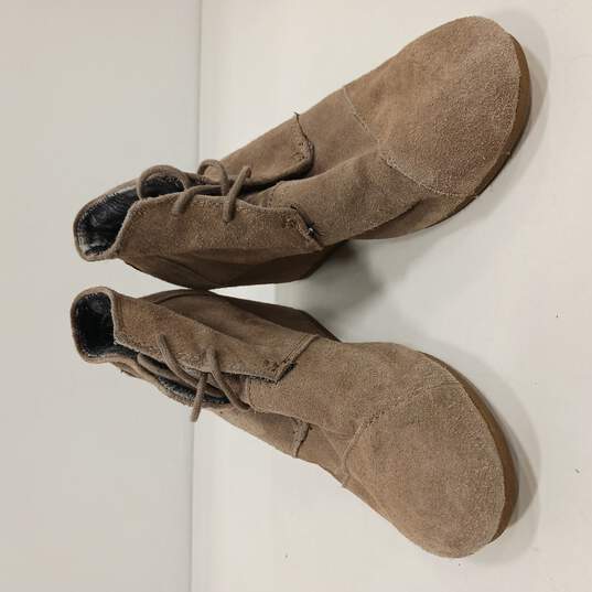 Women's Beige Wedged Boots Size 9.5 image number 2