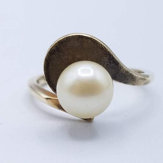 Vintage 10K Yellow Gold Pearl Ring Size 4 image number 3