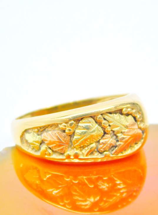 10K Yellow & Rose Gold Etched Grape Leaves Cluster Tapered Band Ring 3.5g image number 1