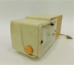 Bulova Model 100 MCM Mid Century Modern Bakelite Alarm Clock Radio alternative image