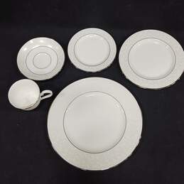 5 Piece Set Lenox Plates and Tea Cup