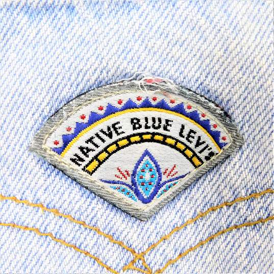 Vintage Native Blue Levi's Jeans Size Women's 11 High Rise Light Wash Mom Jeans image number 3