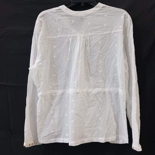 Women's Torrid White Blouse Size 0 NWT image number 2