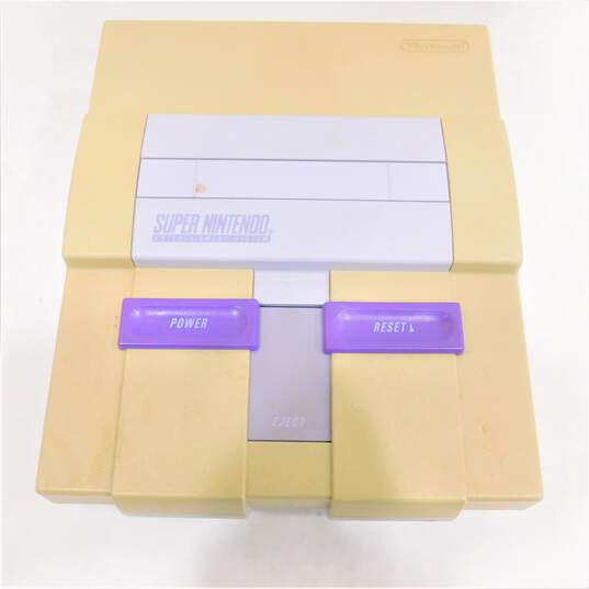 Nintendo SNES w/ 8 games image number 3