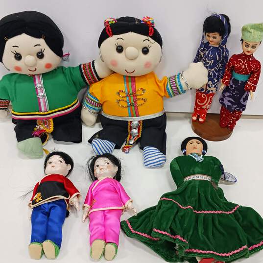 Bundle of 16 Assorted Dolls Representing Different Cultures image number 3