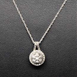Sterling Silver Diamond Accent Pendant Necklace (18.0in) - 2.5g