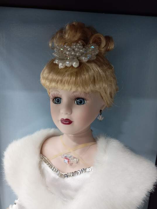 VINTAGE 2000 CAMELLIA GARDENS COLLECTION 16" PORCELAIN DOLL IN WOOD AND GLASS CASE WITH SWAROVSKI COMPANY NECKLACE AND EARRINGS image number 3