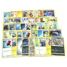 Assorted Pokémon TCG Common, Uncommon and Rare Trading Cards (685 Cards) alternative image