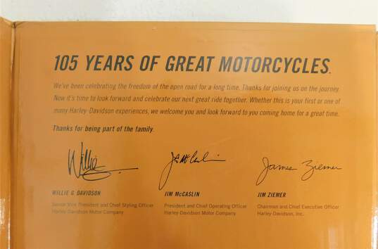 Harley Davidson 105th Anniversary Gift Box Set w/ Flags, Wallet & Bracelet image number 4
