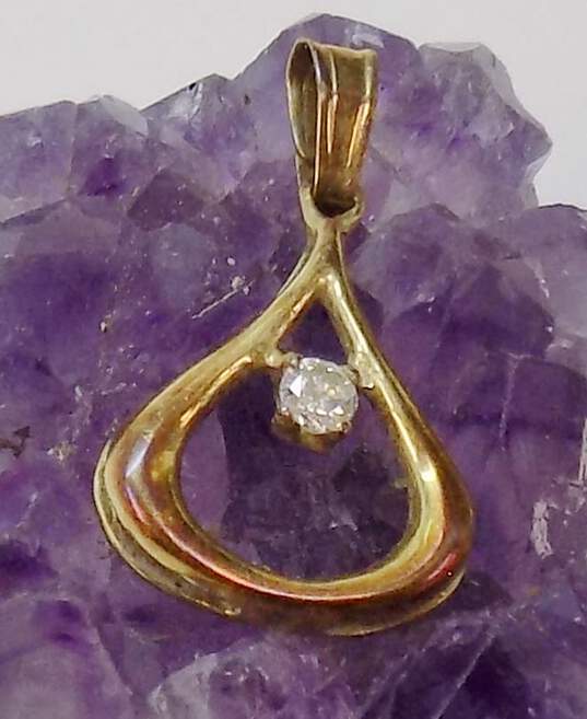 14K Yellow Gold Diamond Accent Pendant 0.9g image number 4