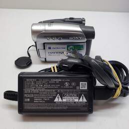 Sony 20x Optical Zoom 800x Digital Zoom DCR-HC28 Camcorder w/Cord For Parts/Repair