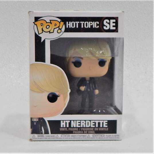 Funko Pop! SE Hot Topic Girl And HT Nerdette image number 2