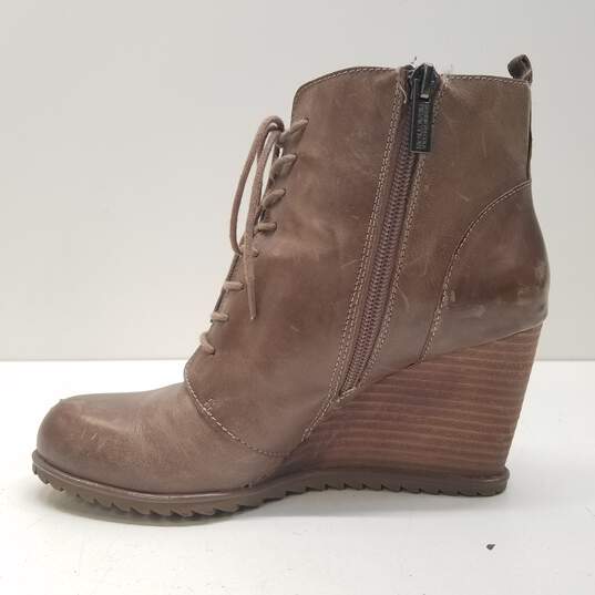Kenneth Cole Reaction Storm Call Brown Wedge Heels Woman's Size 6.5 image number 2