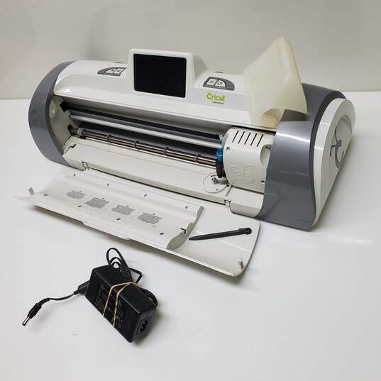 Cricut Untested P/R* CREX002 Expressions 2 Die Cutting Machine W/ Power Adapter image number 1