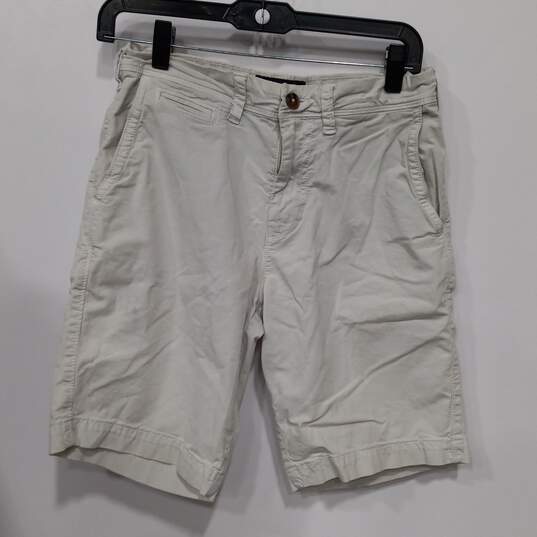 AMERICAN EAGLE OUTFITTERS EXTREME FLEX WHITE SHORTS SIZE 28 image number 1