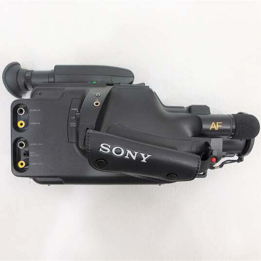 Sony Handycam CCD-F35 Video 8 Camcorder W/ Hard Case image number 2
