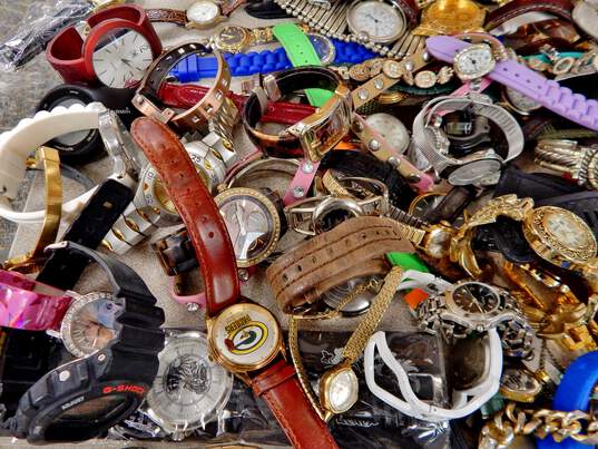 8.8Lbs BULK Watches & Watch Parts image number 2