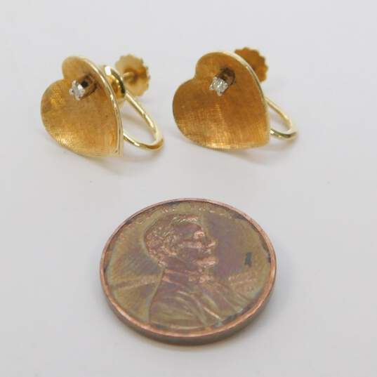 Vintage 14K Yellow Gold Florentine Heart 0.04 CTTW Diamond Accent Earrings 4.4g image number 4
