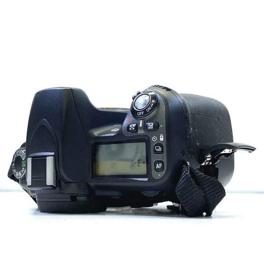 Nikon D80 10.2MP Digital SLR Camera with 2 Lenses image number 4