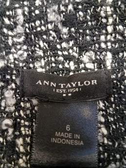 Ann Taylor Women's Black Skirt Size 6 alternative image