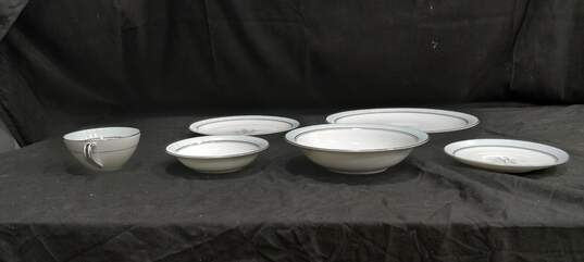 Set of 6 Vintage Bluebell Floral Bowls, Plates, Tea Cup & Saucer image number 2