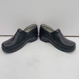 Klogs Women's Black Leather Clogs Size 7M alternative image
