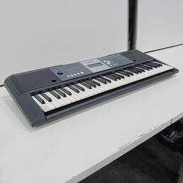 Yamaha YPT-230 Electronic Keyboard alternative image